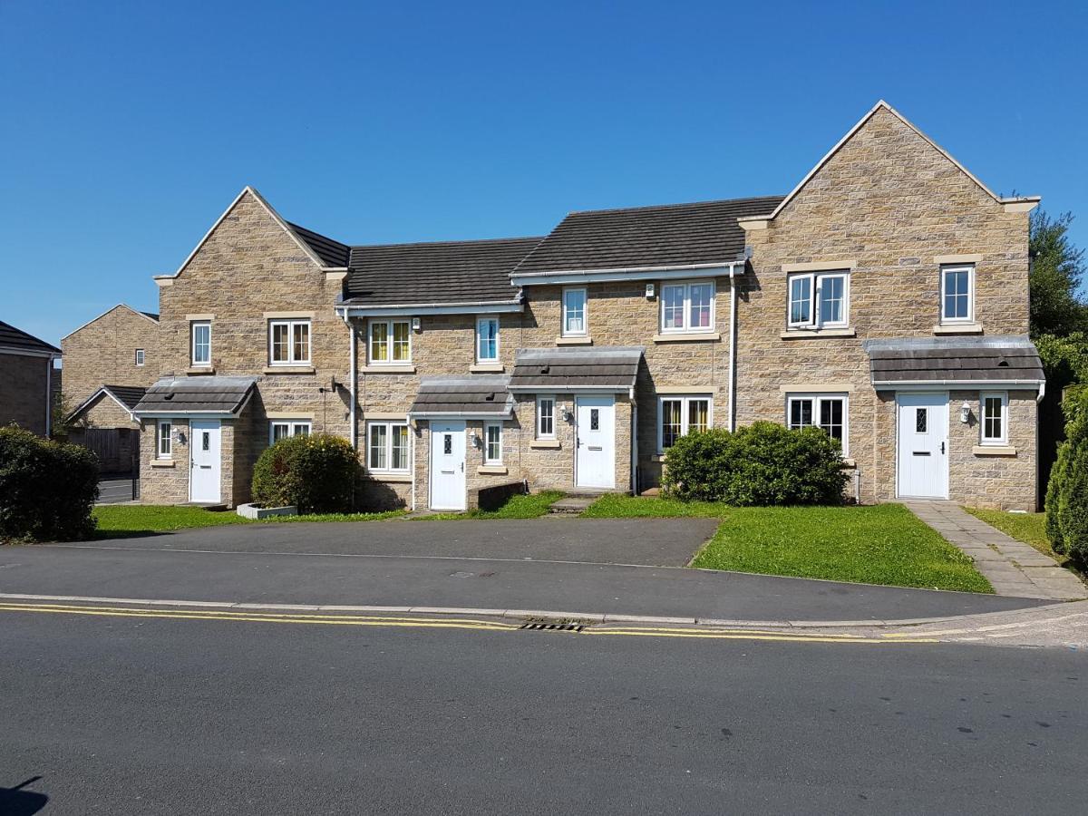 Clariturf - 4 Bedroom Semi - Private Parking Near Turf Moor, Town Centre, Transport And Motorway Links Next To Canal, 3 Parks And Lake - Sky And Netflix Бёрнли Экстерьер фото