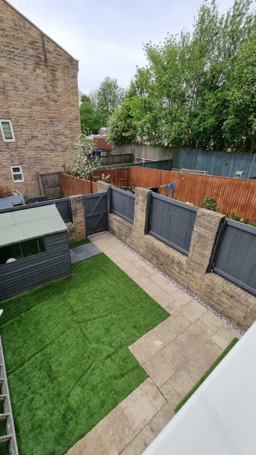 Clariturf - 4 Bedroom Semi - Private Parking Near Turf Moor, Town Centre, Transport And Motorway Links Next To Canal, 3 Parks And Lake - Sky And Netflix Бёрнли Экстерьер фото