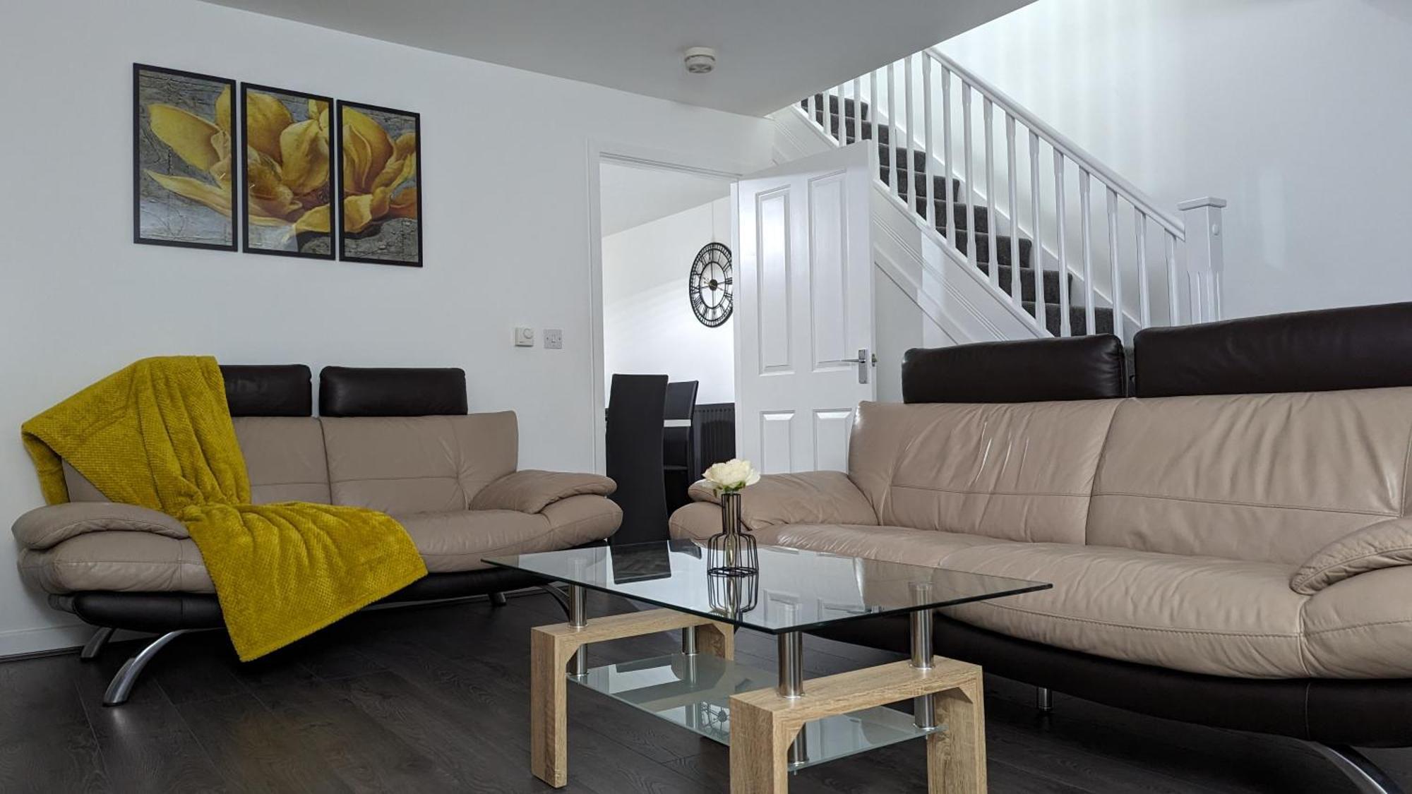 Clariturf - 4 Bedroom Semi - Private Parking Near Turf Moor, Town Centre, Transport And Motorway Links Next To Canal, 3 Parks And Lake - Sky And Netflix Бёрнли Экстерьер фото