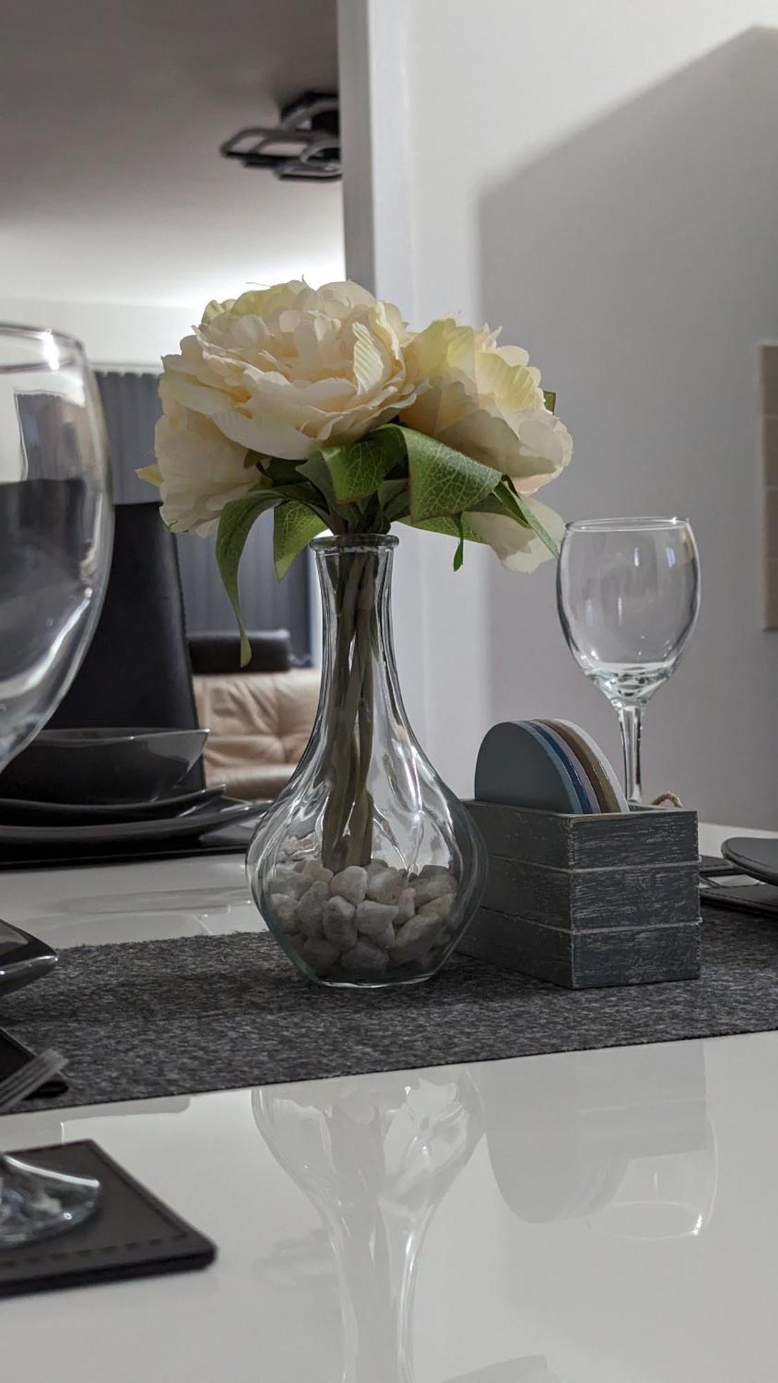 Clariturf - 4 Bedroom Semi - Private Parking Near Turf Moor, Town Centre, Transport And Motorway Links Next To Canal, 3 Parks And Lake - Sky And Netflix Бёрнли Экстерьер фото